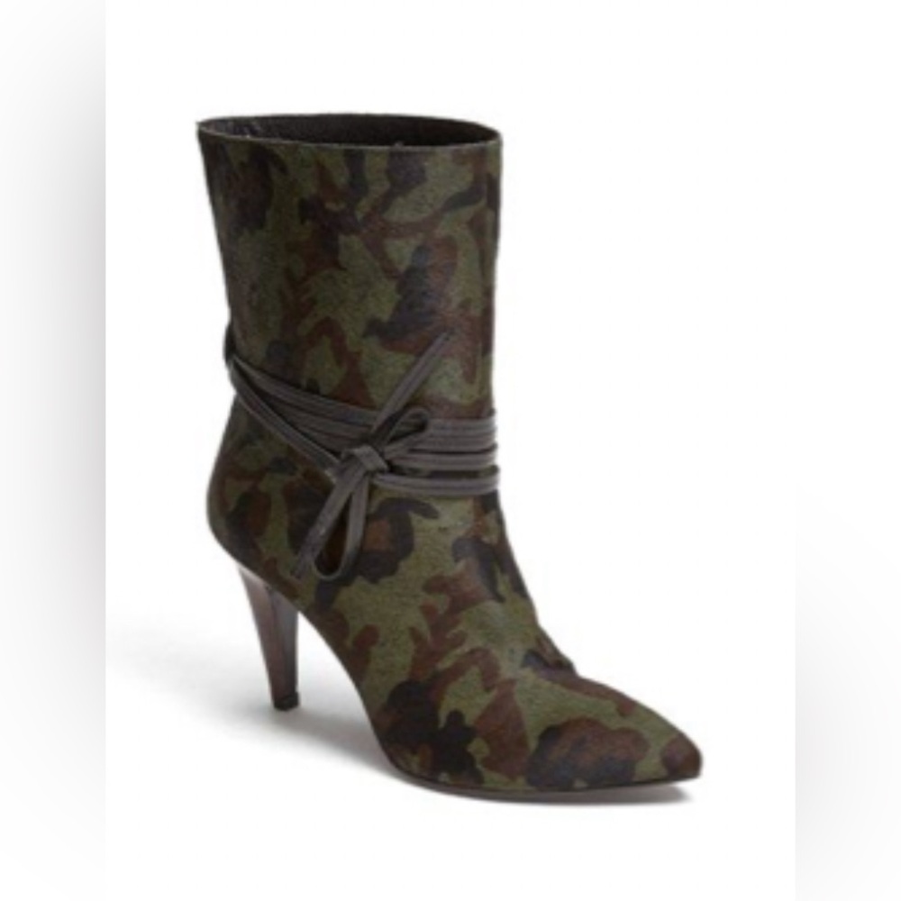Cameron Silver x Nine West “Painted Heart” Camo Calf Hair Boots Size 8 NWT